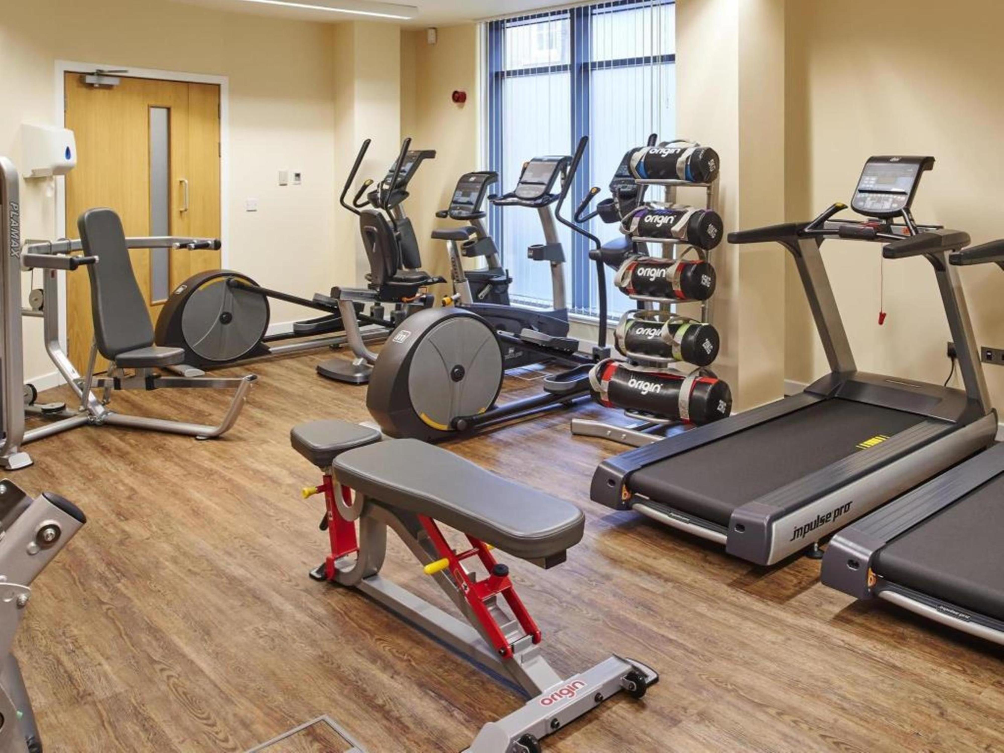 爱丁堡乔治酒店 外观 照片 A typical gym