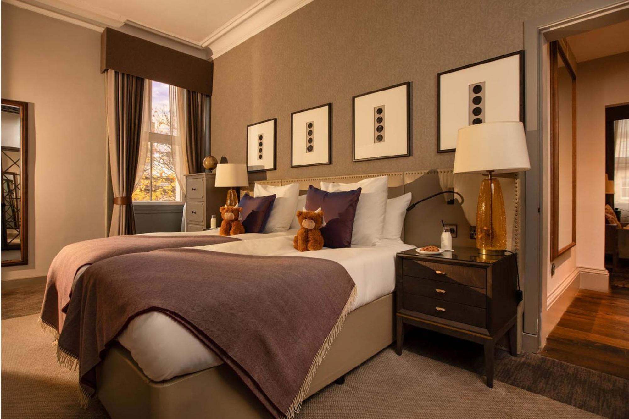 爱丁堡乔治酒店 外观 照片 A bedroom at the hotel